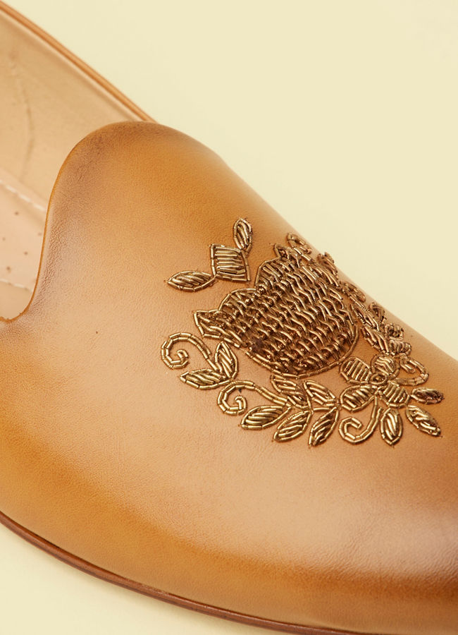 alt message - Manyavar Men Dark Brown Loafer Style Shoes image number 1